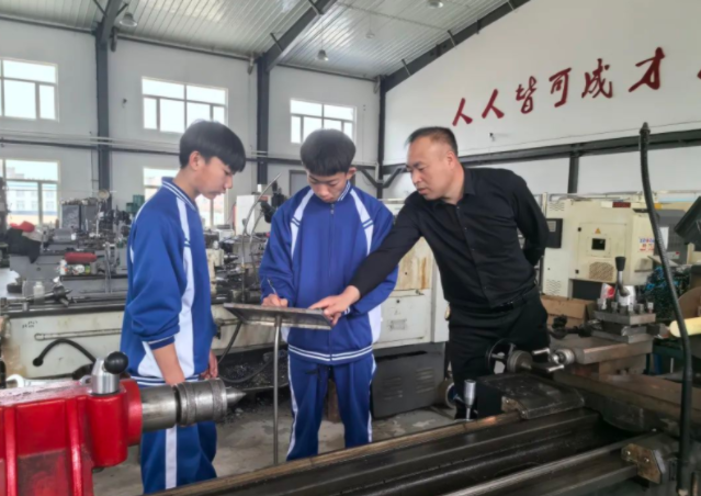 勞動教育課程體系加強學生動手能力實踐能力和創新能力的培養