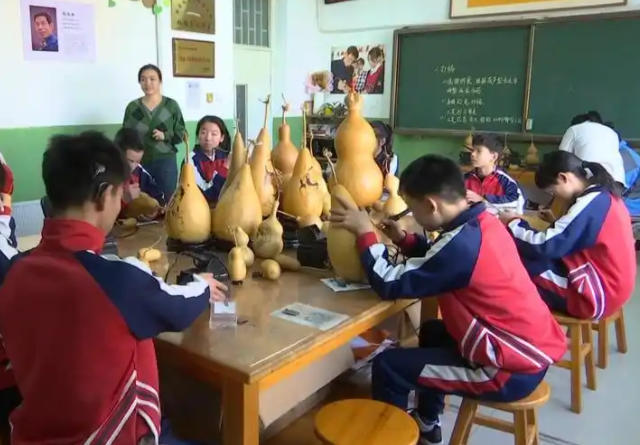 施行定制式交融為殘疾學(xué)生供給技能培養(yǎng)工作轉(zhuǎn)銜工作支撐