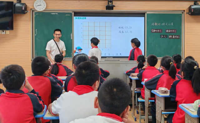 真正意義上可以全天候陪同學(xué)生的以相似教師的人物了解學(xué)生