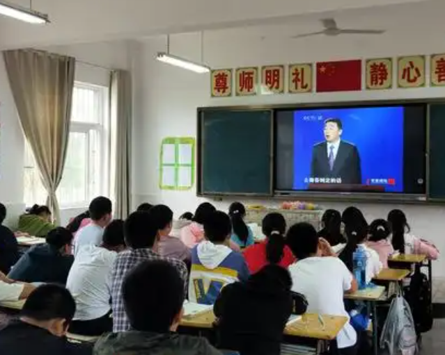 真正意義上可以全天候陪同學(xué)生的以相似教師的人物了解學(xué)生