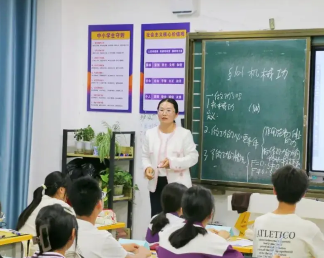 突出思政與本校特征的協(xié)同點打通思政建造協(xié)同開展的實踐主線