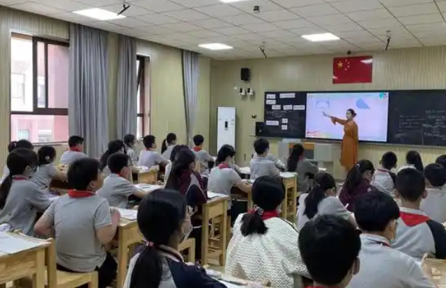 講堂變得互動性明顯增強大家的學習積極性也被充分調動起來了