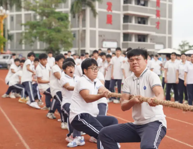 構(gòu)成教與學(xué)師與生“共同在場(chǎng)”的雙向互動(dòng)講堂力求在師生攜手探索