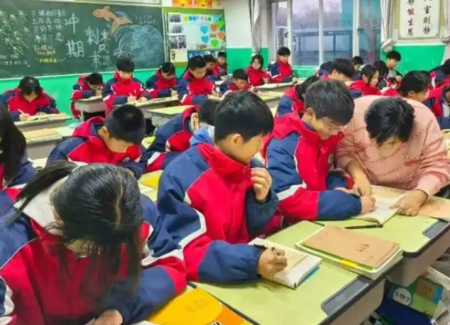雙減要有效減輕義務(wù)教育階段學(xué)生過重作業(yè)和校外訓(xùn)練