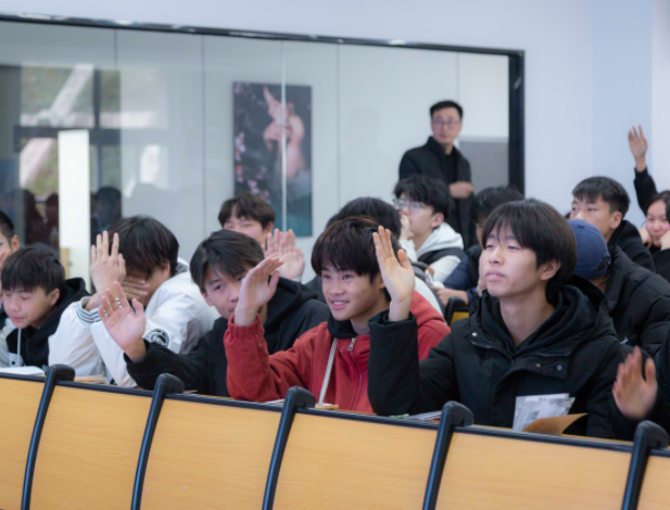 將校園里的搬進底層實踐點將實踐點與校園講堂串聯起來互動