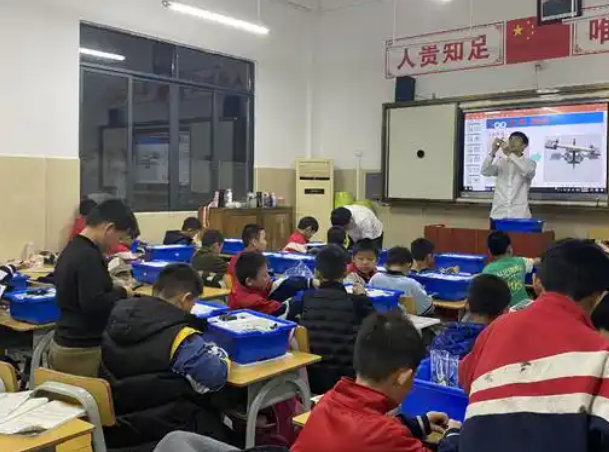 促進了學(xué)生多元發(fā)展課程供學(xué)生選修豐富了提高了學(xué)生藝術(shù)本質(zhì)